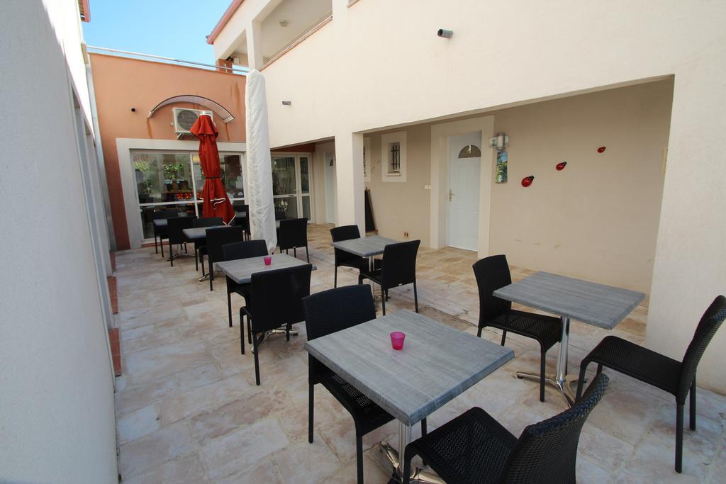 Hotel Et Residence De La Transhumance Saint-Martin-de-Crau Ngoại thất bức ảnh