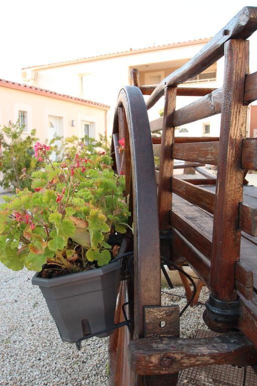 Hotel Et Residence De La Transhumance Saint-Martin-de-Crau Ngoại thất bức ảnh