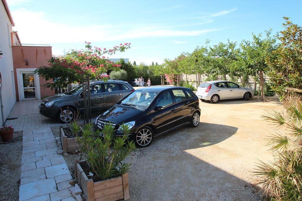 Hotel Et Residence De La Transhumance Saint-Martin-de-Crau Ngoại thất bức ảnh