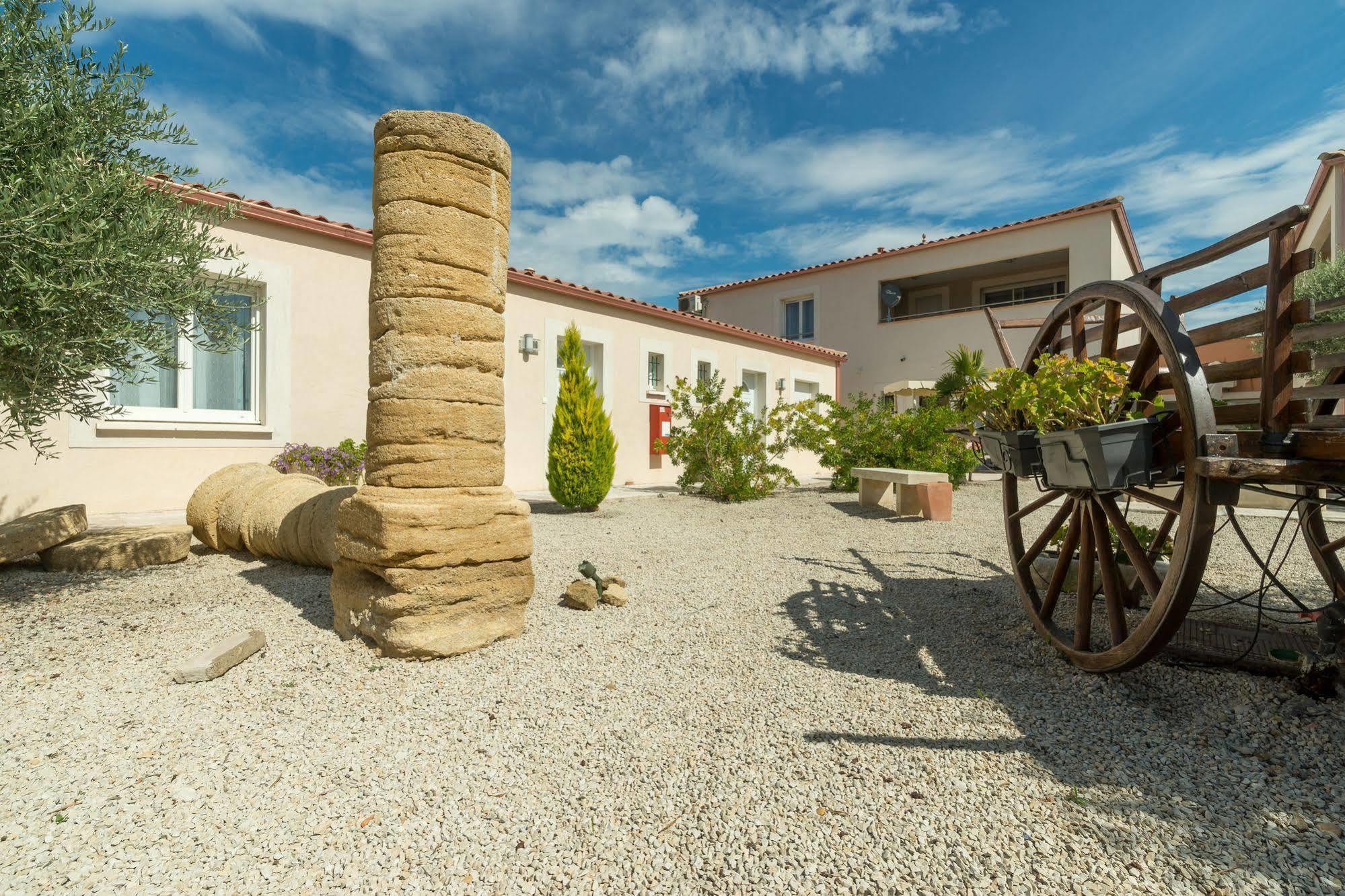 Hotel Et Residence De La Transhumance Saint-Martin-de-Crau Ngoại thất bức ảnh