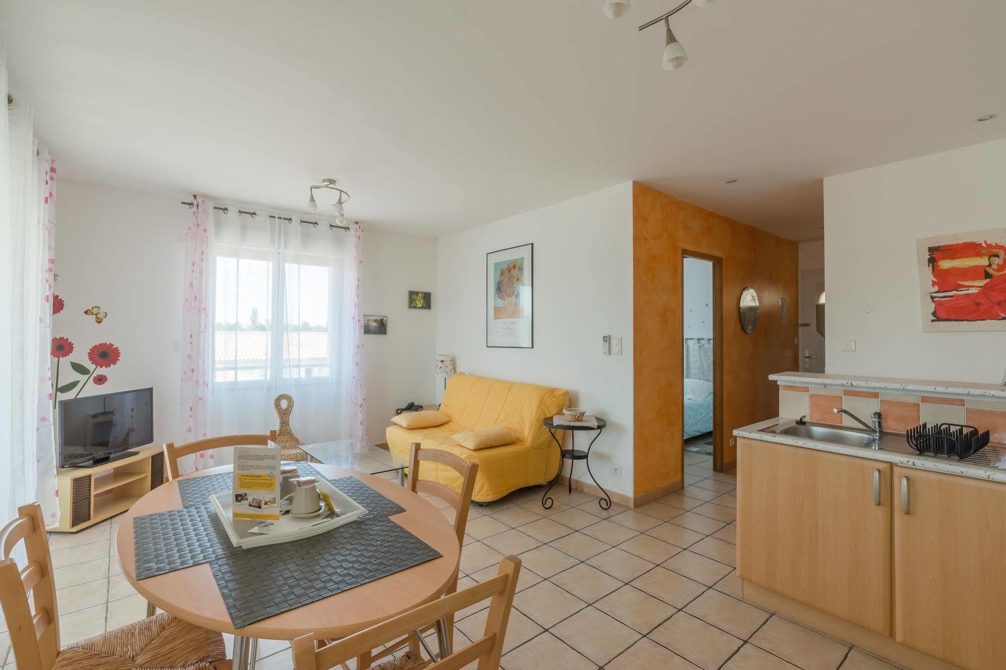 Hotel Et Residence De La Transhumance Saint-Martin-de-Crau Ngoại thất bức ảnh