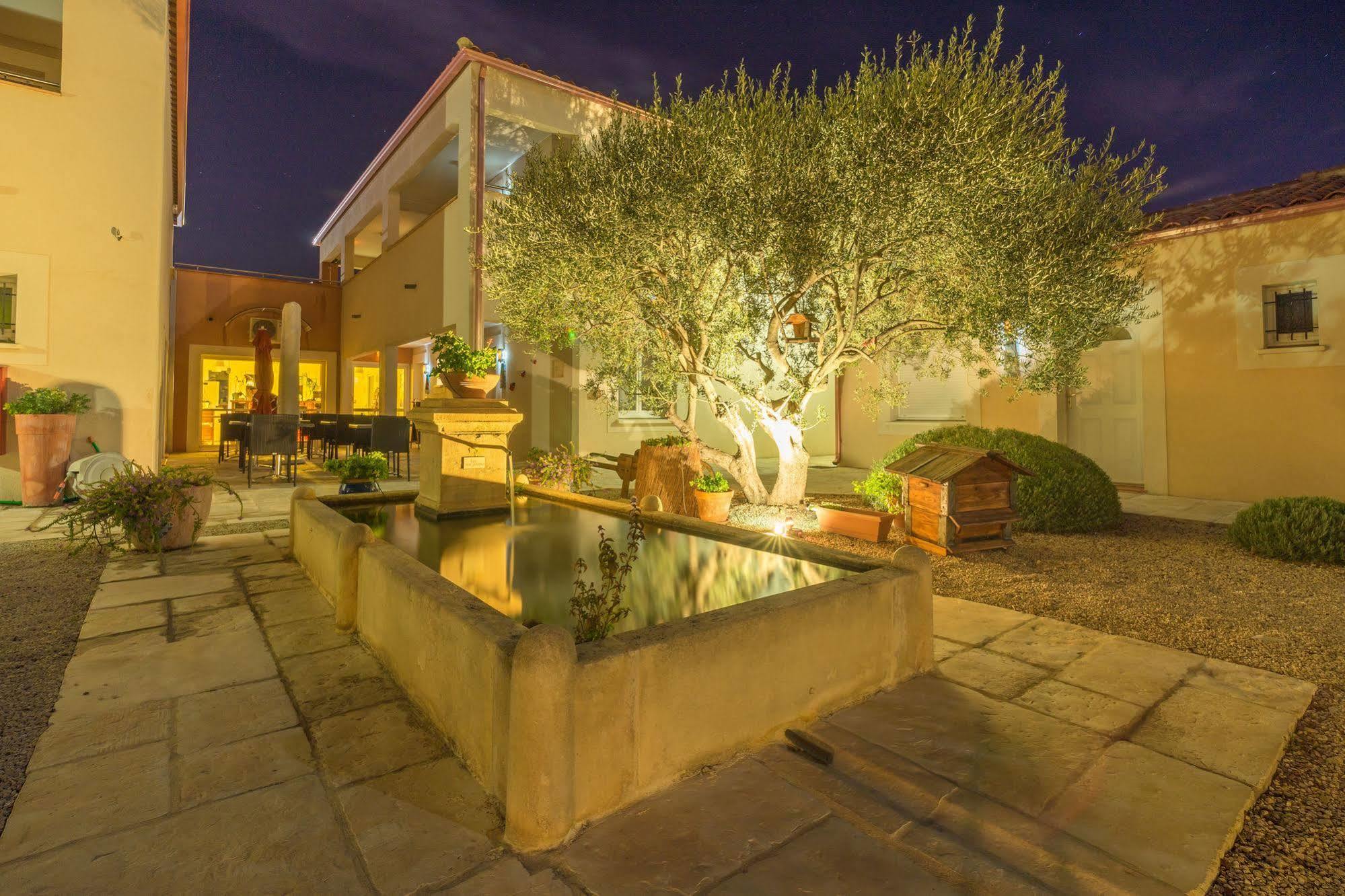 Hotel Et Residence De La Transhumance Saint-Martin-de-Crau Ngoại thất bức ảnh